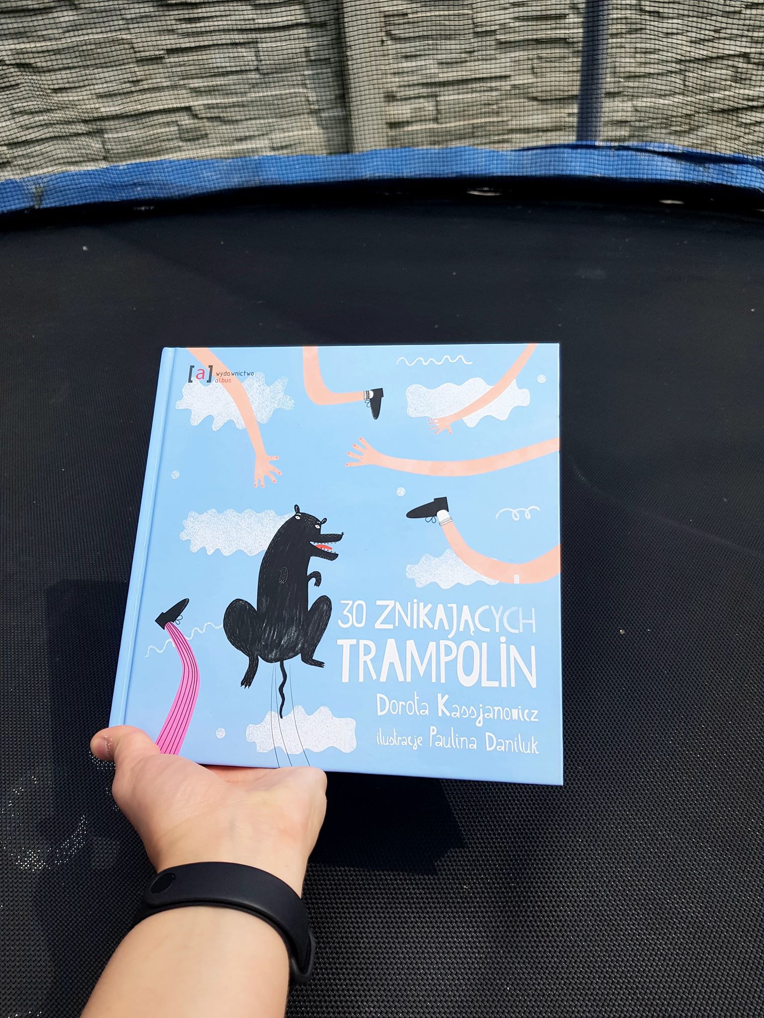 książka dla dzieci trampoliny